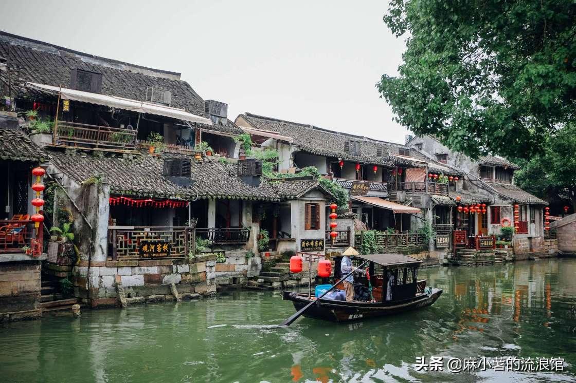 玩具店里的娃娃